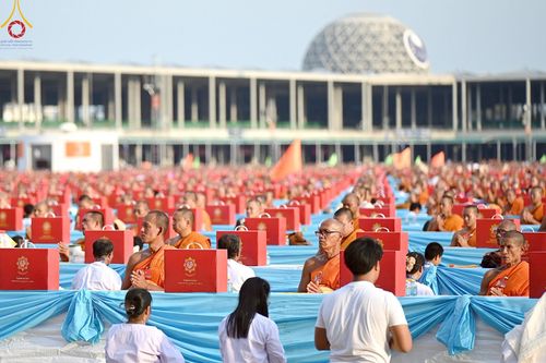 ภาพ No.219574:วันอังคารที่ 22 เมษายน พ.ศ. 2568 พิธีถวายมหาสังฆทานคณะสงฆ์ 40,000 กว่าวัดทั่วประเทศ เนื่องในวันคุ้มครองโลก ณ วัดพระธรรมกาย จ.ปทุมธานี