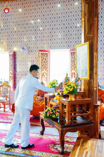 ภาพ No.146688:พิธีต้อนรับสัญญาบัตร พัดยศ ผ้าไตร ในโอกาสที่พระบาทสมเด็จพระเจ้าอยู่หัว ทรงพระกรุณาโปรดพระราชทานสัญญาบัตรตั้งสมณศักดิ์ พระวิมลศาสนวิเทศ (สำรวจ กมโล) เจ้าอาวาสวัดไทยนอร์เวย์ เป็นพระราชาคณะชั้นราช ในราชทินนามที่ “พระราชวชิรศาสนวิเทศ”