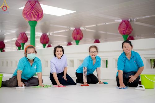 ภาพ No.145951:ชมรมจิตอาสาอนุรักษ์สิ่งแวดล้อม รับบุญทำความสะอาดบริเวณโบสถ์พระไตรปิฎก วัดพระธรรมกาย จ.ปทุมธานี วันที่ 25 กรกฎาคม พ.ศ. 2567