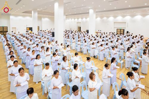ภาพ No.221855:โครงการปฏิบัติธรรมอบรมศีลธรรม “บวชอุบาสิกาแก้ว” ถวายเป็นพระราชกุศลแด่พระบาทสมเด็จพระเจ้าอยู่หัว เนื่องในโอกาสมหามงคล “วันฉัตรมงคล”  ระหว่างวันที่ 2 – 4 พฤษภาคม 2568  ณ อาคาร 115 ปี คุณยายอาจารย์ฯ