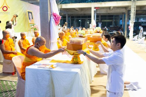 ภาพ No.111844:พิธีถวายภัตตาหารเป็นสังฆทาน แด่คณะพระธรรมยาตราฯ ในโครงการธรรมยาตรา กตัญญูบูชา มหาปูชนียาจารย์ พระมงคลเทพมุนี(สด จนฺทสโร) พระผู้ปราบมาร อนุสรณ์สถาน 7 แห่ง ปีที่ 12 วันที่ 14 มกราคม พ.ศ. 2567 ณ อนุสรณ์สถานมหาวิหารพระมงคลเทพมุนี  (โลตัสแลนด์) อ.สองพี่น้อง จ