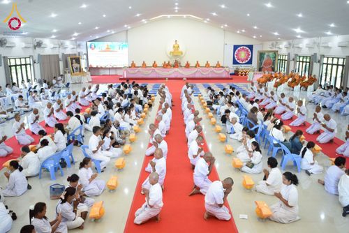 ภาพ No.278091:วันเสาร์ที่ 6 ธันวาคม พ.ศ. 2568 พิธีเวียนประทักษิณ ขอขมามอบผ้าไตร บรรพชาอุปสมบทหมู่ธรรมทายาท จำนวน 53 รูป โครงการอุปสมบทหมู่ รุ่นบูชาธรรมมหาปูชนียาจารย์ ประจำปี 2568 จังหวัดสระบุรี