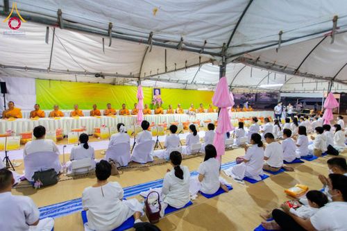 ภาพ No.201428:พิธีถวายภัตตาหารเป็นสังฆทาน แด่พระธรรมยาตรา ณ อนุสรณ์สถานบางปลา วัดบางปลา อำเภอบางเลน จังหวัดนครปฐม ในโครงการธรรมยาตรา กตัญญูบูชา มหาปูชนียาจารย์ พระมงคลเทพมุนี(สด จนฺทสโร) พระผู้ปราบมาร อนุสรณ์สถาน 7 แห่ง ปีที่ 13 วันที่ 25 มกราคม พ.ศ. 2568