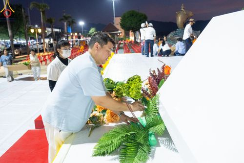 ภาพ No.185569:V.47 เบื้องหลังของเบื้องหน้า งานตักบาตรพระ 10,000 รูป ณ จ.กาญจนบุรี วันที่ 20-21 ธันวาคม พ.ศ. 2567