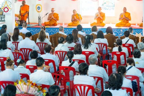 ภาพ No.197442:พิธีทอดผ้าป่าทำนุบำรุงศาสนสถาน ณ วัดโบสถ์(บน) ตำบลบางคูเวียง อำเภอบางกรวย จังหวัดนนทบุรี ในโครงการธรรมยาตรา กตัญญูบูชา มหาปูชนียาจารย์ พระมงคลเทพมุนี(สด จนฺทสโร) พระผู้ปราบมาร อนุสรณ์สถาน 7 แห่ง ปีที่ 13 วันที่ 17 มกราคม พ.ศ. 2568