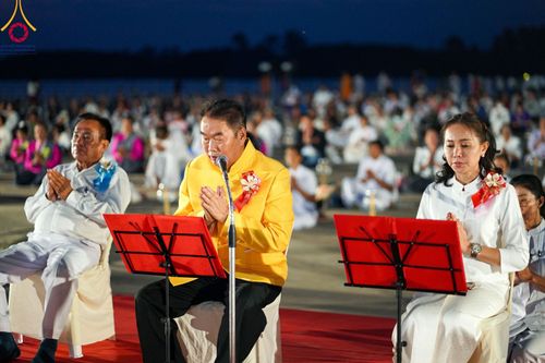 ภาพ No.97263:พิธีทอดผ้าป่า เพื่อสร้าง "ลานอเนกประสงค์พญานาค 4 ตระกูล" และพิธีจุดประทีปโคมลอย ลอยกระทง ถวายประทีปเป็นพุทธบูชา ณ พุทธอุทยานนานาชาติ จ.หนองคาย วันที่ 27 พฤศจิกายน พ.ศ. 2566