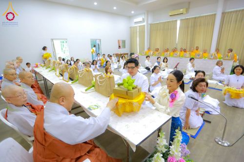 ภาพ No.197552:พิธีถวายสังฆทานคณะสงฆ์ 2 นิกายเชื่อมสัมพันธ์ไทย-เกาหลี วันอาทิตย์ที่ 5 มกราคม พ.ศ. 2568 ณ อาคารชมรมภาวนารักษ์ วัดพระธรรมกาย อำเภอคลองหลวง จังหวัดปทุมธานี