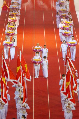 ภาพ No.134299:พิธีทอดผ้าป่าสมทบ มหาสังฆทาน 10,000 วัด ทั่วไทย วันอาทิตย์ต้นเดือนที่ 7 เมษายน พ.ศ.2567 ณ ห้องแก้วสารพัดนึก 1 สภาธรรมกายสากล  วัดพระธรรมกาย จ.ปทุมธานี