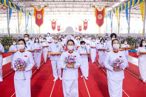 ภาพ No.99784:พิธีทอดผ้าป่า ต้นสมบัติจักรพรรดิ ในวันอาทิตย์ที่ 3 ธันวาคม พ.ศ. 2566 ณ สภาธรรมกายสากล วัดพระธรรมกาย จ.ปทุมธานี