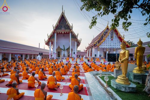 ภาพ No.112166:พิธีจุดประทีปถวายเป็นพุทธบูชา และบูชาธรรมมหาปูชนียาจารย์ พระมงคลเทพมุนี(สด จนฺทสโร) ในโครงการธรรมยาตรา กตัญญูบูชา มหาปูชนียาจารย์ พระมงคลเทพมุนี(สด จนฺทสโร) พระผู้ปราบมาร อนุสรณ์สถาน 7 แห่ง ปีที่ 12 วันที่ 14 มกราคม พ.ศ. 2567 ณ วัดสองพี่น้อง อ.สองพี่น้อง
