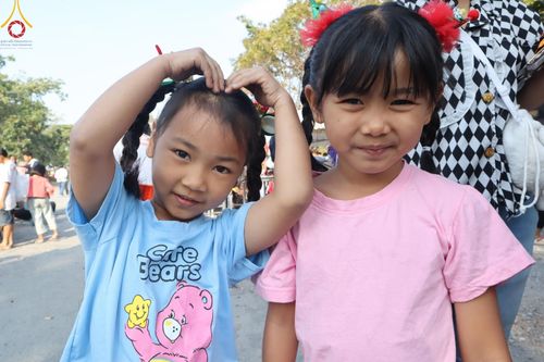 ภาพ No.193860:วัดพระธรรมกาย จัดงานวันเด็กแห่งชาติ ประจำปี พ.ศ.2568 ออกร้านอาหาร 200 ร้าน มอบของขวัญหลายหมื่นชิ้น วันที่ 12 มกราคม พ.ศ. 2568 วัดพระธรรมกาย อ.คลองหลวง จ.ปทุมธานี