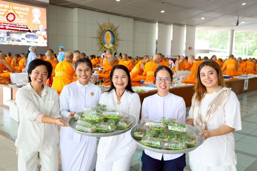 ภาพ No.243838:วันที่ 6 กันยายน พ.ศ. 2568 พิธีถวายภัตตาหารเมนูสวรรค์ เพื่อการบรรลุธรรม ณ หอฉันคุณยายอาจารย์ฯ วัดพระธรรมกาย