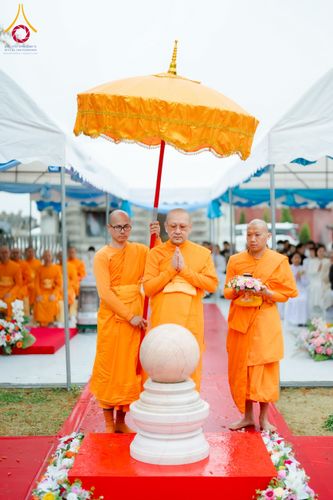 ภาพ No.220879:วันที่ 13 เมษายน พ.ศ. 2568 พิธีโปรยรัตนชาติปฐมเริ่มสถาปนาเจดีย์ และ พิธีเปิดหมู่บ้านปฏิบัติธรรม เพื่อการบรรลุธรรม ณ วัดป่าธรรมกายนานาชาติโทชิหงิ  ประเทศญี่ปุ่น