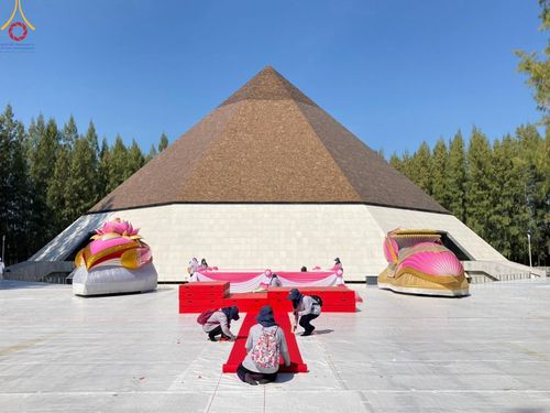 ภาพ No.106955:V.3 ตั้งใจ การเตรียมงาน เก็บงาน การรับบุญของเจ้าหน้าที่หน่วยงานต่างๆ เพื่อโครงการธรรมยาตรา กตัญญูบูชามหาปูชนียาจารย์ พระมงคลเทพมุนี (สด จนฺทสโร) พระผู้ปราบมาร อนุสรณ์สถาน 7 แห่ง ปีที่ 12 ระหว่างวันที่ 2 - 31 มกราคม พ.ศ. 2567