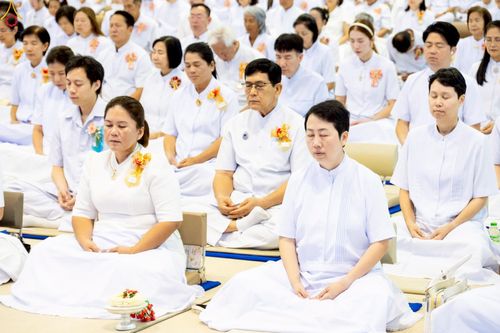 ภาพ No.251249:วันที่ 10 ตุลาคม พ.ศ. 2568 พิธีปฏิบัติธรรม ในวันคล้ายวันเกิด 141 ปี พระมงคลเทพมุนี (สด จนฺทสโร) พระผู้ปราบมาร ณ สภาธรรมกายสากล วัดพระธรรมกาย