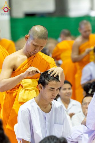 ภาพ No.230714:วันที่ 29 มิถุนายน พ.ศ.2568 พิธีตัดปอยผมและปลงผมนาคธรรมทายาท โครงการบรรพชาอุปสมบทหมู่ รุ่นเข้าพรรษา ณ วิหารคด วัดพระธรรมกาย
