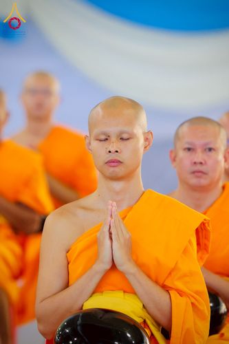 ภาพ No.223337:วันวิสาขบูชา วันอาทิตย์ที่ 11 พฤษภาคม พ.ศ. 2568 พิธีตักบาตร และปฎิบัติธรรม ณ สภาธรรมกายสากล วัดพระธรรมกาย