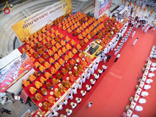 ภาพ No.312549:วันอาทิตย์ที่ 8 มีนาคม พ.ศ.2569 ทำบุญเมืองนครราชสีมา 558 ปี ตักบาตรพระ 10,000 รูป