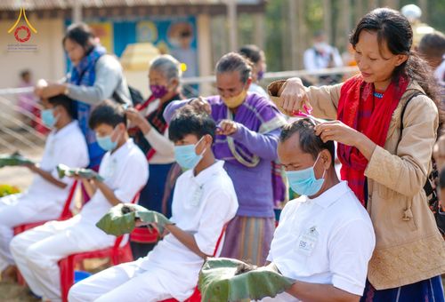 ภาพ No.75757:พิธีตัดปอยผม และ ปลงผมนาคธรรมทายาท ในโครงการบรรพชาสามเณรหมู่ครั้งที่ 3 วันที่ 9 กุมภาพันธ์ พ.ศ. 2566 ณ วัดเบงกาลี เมืองคากาจารี ประเทศบังกลาเทศ