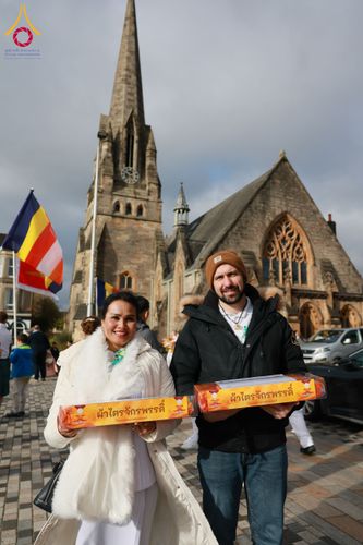 ภาพ No.172164:พิธีทอดกฐิน วัดพระธรรมกายสก็อตแลนด์ บูชาธรรม 80 ปี หลวงพ่อธัมมชโย โดยคณะศิษยานุศิษย์วัดพระธรรมกาย วันที่ 25 ตุลาคม พ.ศ. 2567