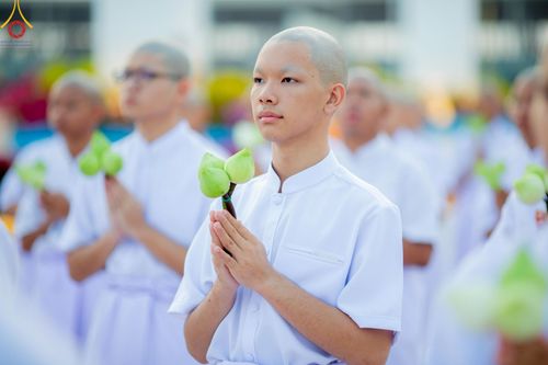 ภาพ No.214946:วันเสาร์ที่ 5 เมษายน พ.ศ. 2568 พิธีเวียนประทักษิณรอบพระมหาธรรมกายเจดีย์  พิธีวันทาเจดีย์ พิธีขอขมาและมอบผ้าไตร ในโครงการบรรพชาสามเณรฟื้นฟูพระพุทธศาสนาทั่วไทย , โครงการหน่อแก้วเปรียญธรรม รุ่นที่ 13 ,  โครงการสามเณรยุวธรรมทายาท รุ่นที่ 33 , โครงการสามเณรมั