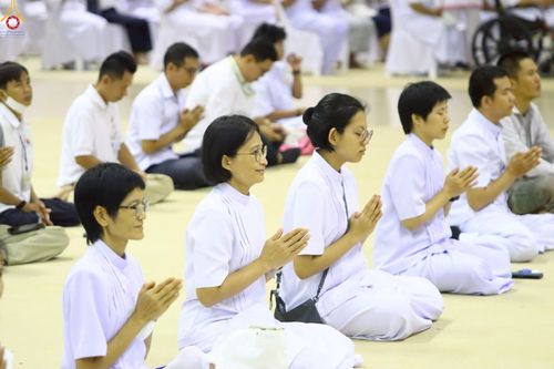 ภาพ No.233765:วันเสาร์ที่ 19 กรกฎาคม พ.ศ.2568 วันมหารำลึก ครั้งที่ 35 พิธีรำลึกถึงนักสร้างบารมี , พิธีสวดพระพุทธมนต์ , พิธีทอดผ้าบังสกุลและถวายไทยธรรม วัดพระธรรมกาย