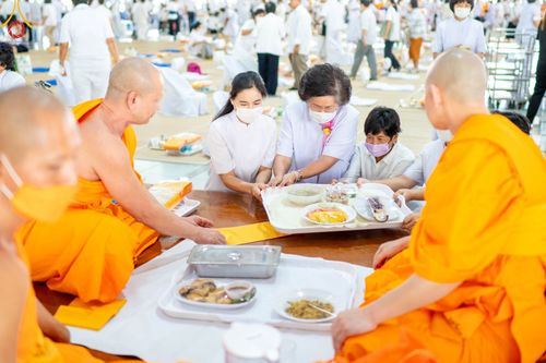 ภาพ No.102224:พิธีบุพเปตพลี ครั้งที่ 144 อุทิศบุญแด่หมู่ญาติที่ล่วงลับไปแล้ว และสืบทอดอายุพระพุทธศาสนา วันอังคารที่ 12 ธันวาคม พ.ศ. 2566 (วันพระแรม 15 ค่ำ เดือน 12) ณ หอฉันคุณยายอาจารย์ฯ วัดพระธรรมกาย