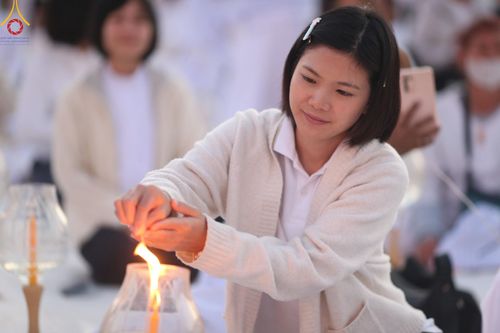 ภาพ No.194822:พิธีจุดประทีปถวายเป็นพุทธบูชา และบูชาธรรมมหาปูชนียาจารย์ ณ วัดสองพี่น้อง ต.ต้นตาล อ.สองพี่น้อง จ.สุพรรณบุรี ในโครงการธรรมยาตรา กตัญญูบูชา มหาปูชนียาจารย์ พระมงคลเทพมุนี(สด จนฺทสโร) พระผู้ปราบมาร อนุสรณ์สถาน 7 แห่ง ปีที่ 13 วันที่ 14 มกราคม พ.ศ. 2568
