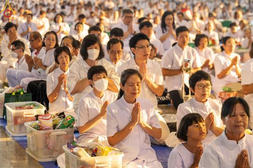 ภาพ No.158925:พิธีตักบาตร ในวันอาทิตย์ต้นเดือน วันที่ 6 ตุลาคม พ.ศ. 2567 ณ สภาธรรมกายสากล วัดพระธรรมกาย