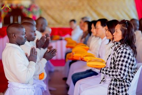 ภาพ No.231643:โครงการบรรพชาอุปสมบทหมู่ครั้งที่ 2 ณ วัดพระธรรมกายโจฮันเนสเบิร์ก ประเทศแอฟริกาใต้ วันอาทิตย์ 29 มิถุนายน พ.ศ. 2568