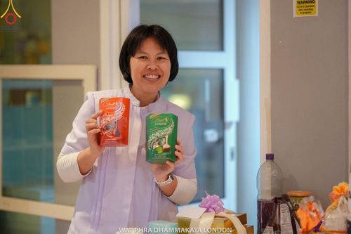 ภาพ No.159914:พิธีบูชาข้าวพระ วันอาทิตย์ต้นเดือน ณ วัดพระธรรมกายลอนดอน วันที่ 6 ตุลาคม พ.ศ. 2567