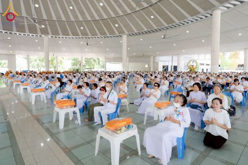 ภาพ No.253528:วันอังคารที่ 7 ตุลาคม พ.ศ.2568 (วันพระ ขึ้น 15 ค่ำ เดือน 11) พิธีบุพเปตพลี ครั้งที่ 171 ร่วมอุทิศบุญแด่หมู่ญาติที่ล่วงลับไปแล้ว และสืบทอดอายุพระพุทธศาสนา ณ หอฉันคุณยายอาจารย์ฯ วัดพระธรรมกาย