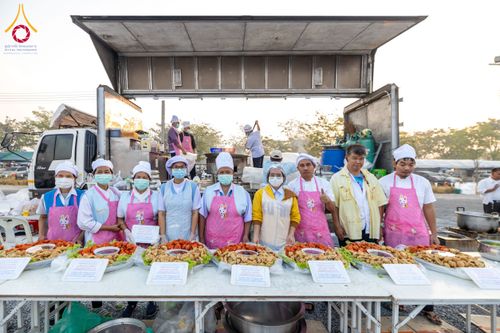 ภาพ No.200864:พิธีถวายภัตตาหารเป็นสังฆทาน แด่พระธรรมยาตรา ณ อนุสรณ์สถานบางปลา วัดบางปลา อำเภอบางเลน จังหวัดนครปฐม ในโครงการธรรมยาตรา กตัญญูบูชา มหาปูชนียาจารย์ พระมงคลเทพมุนี(สด จนฺทสโร) พระผู้ปราบมาร อนุสรณ์สถาน 7 แห่ง ปีที่ 13 วันที่ 24 มกราคม พ.ศ. 2568