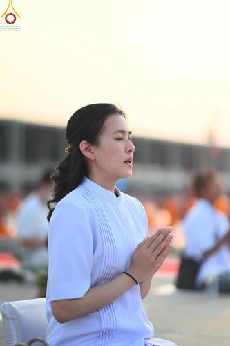 ภาพ No.204501:พิธีจุดประทีปถวายเป็นพุทธบูชา และบูชาธรรมมหาปูชนียาจารย์ ณ วัดพระธรรมกาย ตำบลคลองสาม อำเภอคลองหลวง จังหวัดปทุมธานี ในโครงการธรรมยาตรา กตัญญูบูชา มหาปูชนียาจารย์ พระมงคลเทพมุนี(สด จนฺทสโร) พระผู้ปราบมาร ปีที่ 13 วันที่ 31 มกราคม พ.ศ. 2568