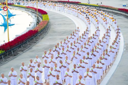 ภาพ No.276605:วันเสาร์ที่ 6 ธันวาคม  พ.ศ. 2568 พิธีเวียนประทักษิณและพิธีวันทาเจดีย์ โครงการอุปสมบทบูชาธรรมมหาปูชนียาจารย์ ประจำปี พ.ศ.2568 โครงการบวชพระนานาชาติ AEC และ WAB รุ่น CEO (นักบริหาร) รุ่นที่ 5 ณ มหาธรรมกายเจดีย์ วัดพระธรรมกาย