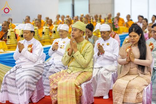 ภาพ No.209533:วันอาทิตย์ที่ 2 มีนาคม พ.ศ. 2568 พิธีบูชาข้าวพระ ณ สภาธรรมกายสากล วัดพระธรรมกาย