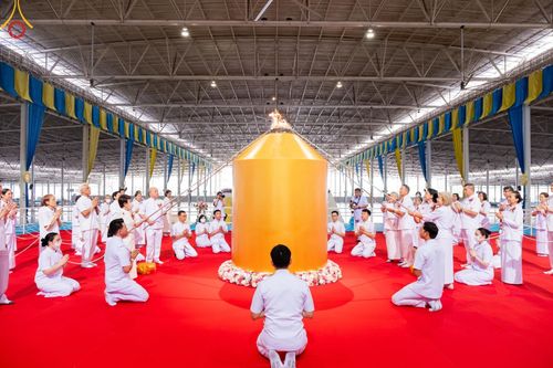 ภาพ No.148925:พิธีปฎิบัติธรรมและ พิธีจุดเทียนใจ ไฟนิรันดร์ อนันตชัย วันอาทิตย์ที่ 11 สิงหาคม พ.ศ. 2567 วัดพระธรรมกาย จ.ปทุมธานี