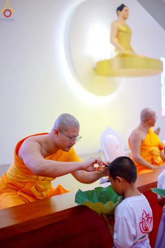 ภาพ No.213778:วันเสาร์ที่ 29 มีนาคม พ.ศ. 2568 พิธีตัดปอยผม ขอขมาผู้ปกครอง มอบบาตร-ผ้าไตร และพิธีบรรพชาสามเณร ณ ศูนย์ปฏิบัติธรรมจังหวัดระยอง (บ้านช่องลม) ต.บางบุตร อ.บ้านค่าย จ.ระยอง
