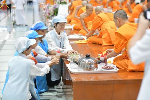 ภาพ No.186862:พิธีถวายภัตตาหารเมนูสวรรค์ "เพื่อการบรรลุธรรม" วันเสาร์ที่ 28 ธันวาคม พ.ศ.2567 ณ หอฉันคุณยายอาจารย์ฯ วัดพระธรรมกาย