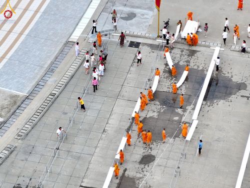 ภาพ No.218935:วันที่ 18-20 เมษายน พ.ศ. 2568 การเตรียมงานในลานธรรม , วิหารคด เพื่องานวันคุ้มครองโลก 22 เมษายน พศ. 2568