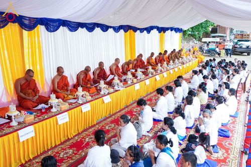 ภาพ No.145500:ศูนย์ปฎิบัติธรรมนครวัด ร่วมกับสำนักงานเจ้าคณะจังหวัดไพลิน ถวายเทียนพรรษา มหาสังฆทานครั้งยิ่งใหญ่ เชื่อมสัมพันธ์ ไทย-กัมพูชา 80 วัด บูชาธรรมธรรมหลวงพ่อธัมมชโย ณ วัดโพธิมาราม จ.ไพลิน ประเทศกัมพูชา วันพุธที่ 17 กรกฎาคม พ.ศ. 2567