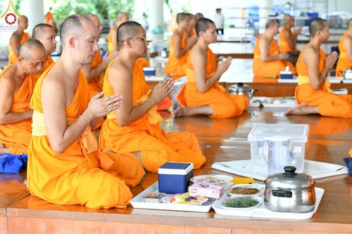 ภาพ No.165774:พิธีถวายภัตตาหารเมนูสวรรค์ วันที่ 26 ตุลาคม พ.ศ. 2567 ณ หอฉันคุณยายอาจารย์ฯ วัดพระธรรมกาย