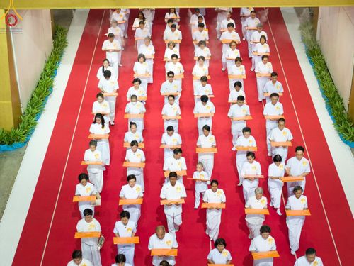 ภาพ No.160118:พิธีทอดผ้าป่าสมทบกฐินวัดพระธรรมกาย และสมทบกฐิน 30,000 วัดทั่วไทย ครั้งที่ 3 ณ สภาธรรมกายสากล วัดพระธรรมกาย วันพฤหัสบดีที่ 10 ตุลาคม พ.ศ. 2567