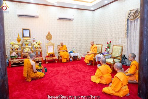 ภาพ No.145866:คณะสงฆ์วัดพระธรรมกาย ทำวัตรพระผู้ใหญ่ ในเทศกาลเข้าพรรษา วันจันทร์ที่ 22 กรกฎาคม พ.ศ. 2567