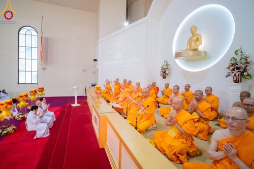 ภาพ No.100943:พิธีทอดกฐินบรมจักรพรรดิสร้างทุกสิ่ง ณ วัดพระธรรมกายออเรกอน ประเทศสหรัฐอเมริกา  วันอาทิตย์ ที่ 26 พฤศจิกายน พ.ศ. 2566