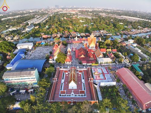 ภาพ No.197142:พิธีจุดประทีปถวายเป็นพุทธบูชา และบูชาธรรมมหาปูชนียาจารย์ ณ วัดโบสถ์(บน) ตำบลบางคูเวียง อำเภอบางกรวย จังหวัดนนทบุรี ในโครงการธรรมยาตรา กตัญญูบูชา มหาปูชนียาจารย์ พระมงคลเทพมุนี(สด จนฺทสโร) พระผู้ปราบมาร อนุสรณ์สถาน 7 แห่ง ปีที่ 13 วันที่ 18 มกราคม พ.ศ. 25