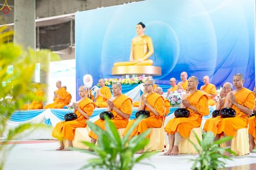 ภาพ No.235314:วันที่ 27 กรกฎาคม พ.ศ. 2568 พิธีตักบาตรฉลองพระใหม่ โครงการบรรพชาและอุปสมบทมู่รุ่นเข้าพรรษา ณ วัดพระธรรมกาย