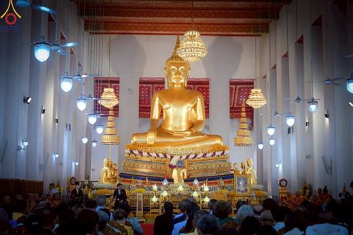 ภาพ No.214767:พิธีต้อนรับสัญญาบัตร พัดยศ พระราชวิเทศวชิรเวที (บัณฑิต วรปญฺโญ) เจ้าอาวาสวัดพระธรรมกายสกอตแลนด์ สหราชอาณาจักร ผู้ช่วยเจ้าอาวาสวัดพระธรรมกาย ณ อุโบสถพระไตรปิฏก วัดพระธรรมกาย