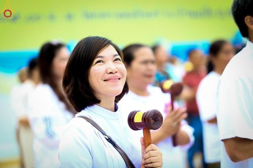 ภาพ No.140443:พิธีตอกเสาเข็มเป็นปฐมฤกษ์ เพื่อสร้างกุฎิและหอสวดมนต์ และพิธีทอดผ้าป่าบำรุงวัด ณ วัดกลางธนรินทร์ ต.บ้านแป้ง อ.พรหมบุรี จ.สิงห์บุรี วันอาทิตย์ที่ 9 มิถุนายน พ.ศ.2567