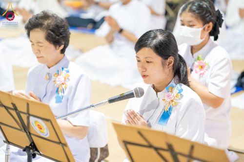 ภาพ No.191020:พิธีถวายภัตตาหารเป็นสังฆทาน แด่พระธรรมยาตรา ณ อนุสรณ์สถานคลองบางนางแท่น อ.สามพราน จ.นครปฐม ในโครงการธรรมยาตรา กตัญญูบูชา มหาปูชนียาจารย์ พระมงคลเทพมุนี(สด จนฺทสโร) พระผู้ปราบมาร อนุสรณ์สถาน 7 แห่ง ปีที่ 13 วันที่ 8 มกราคม พ.ศ. 2568